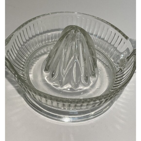 Vintage 1930’s Anchor Hocking Reamer Citrus Juicer with Ribbed Handle and Spout - Picture 3 of 12